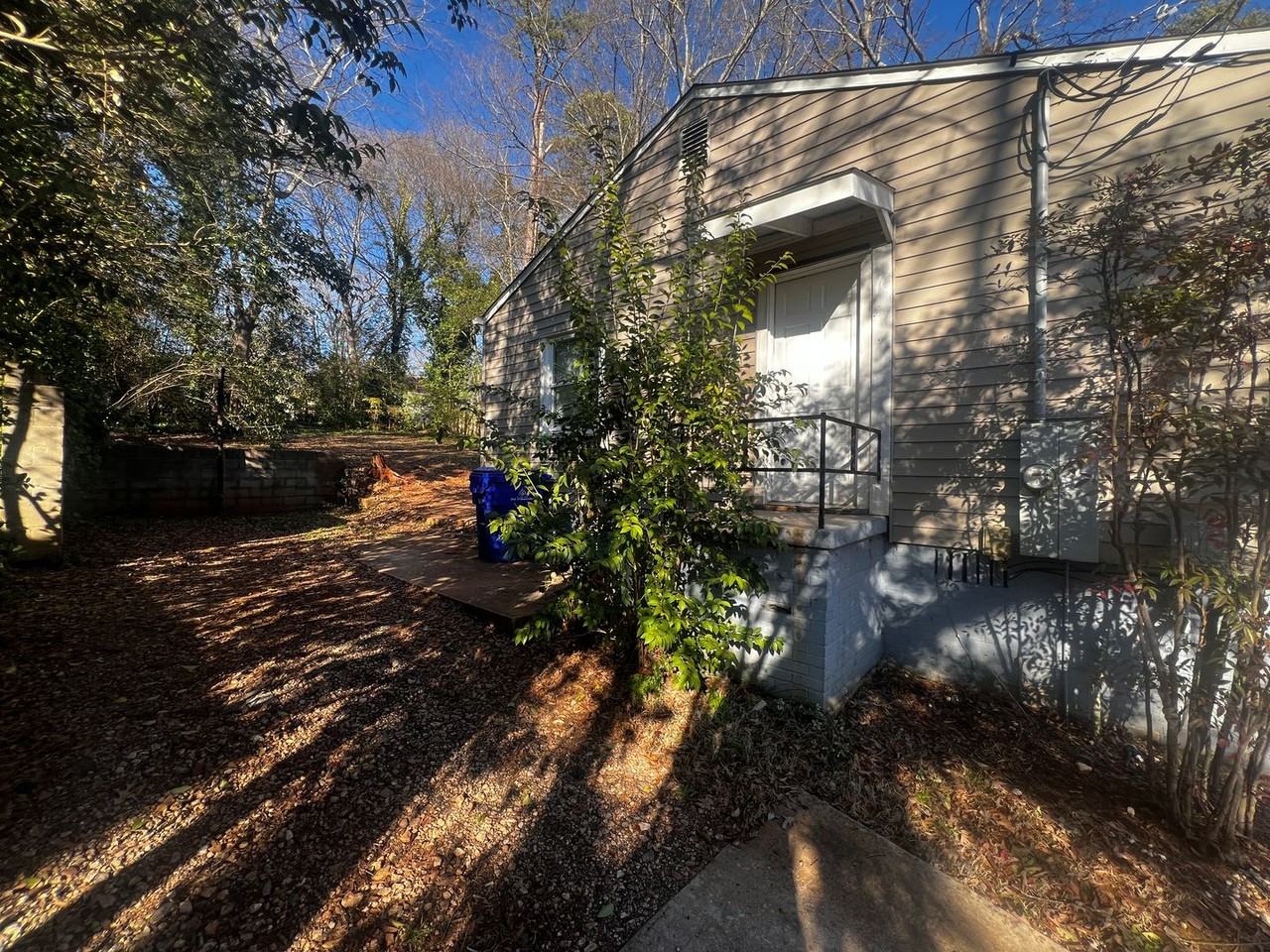 4 Prancer Ave - Photo 7 of 9