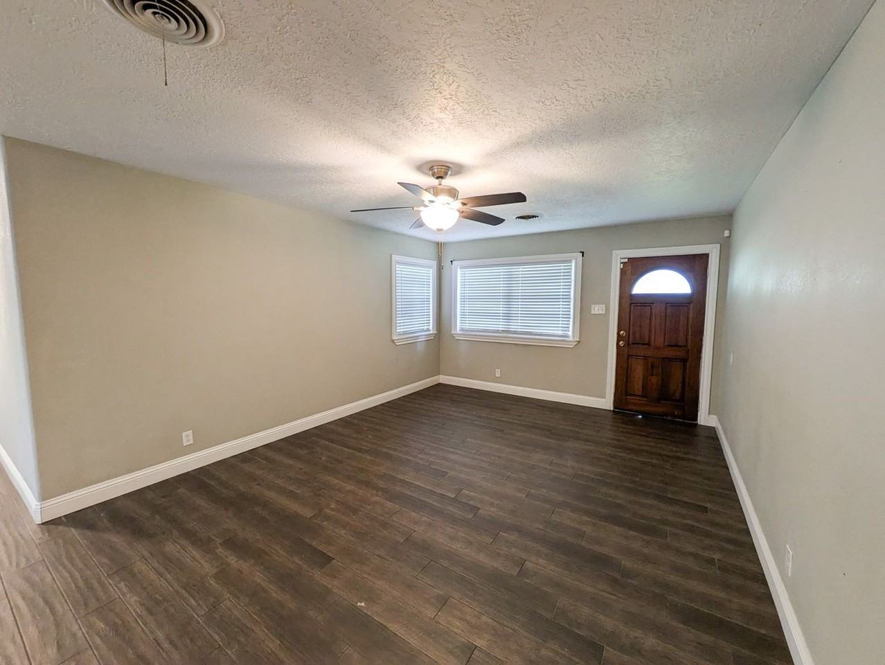 5110 Laurel St - Photo 3 of 19