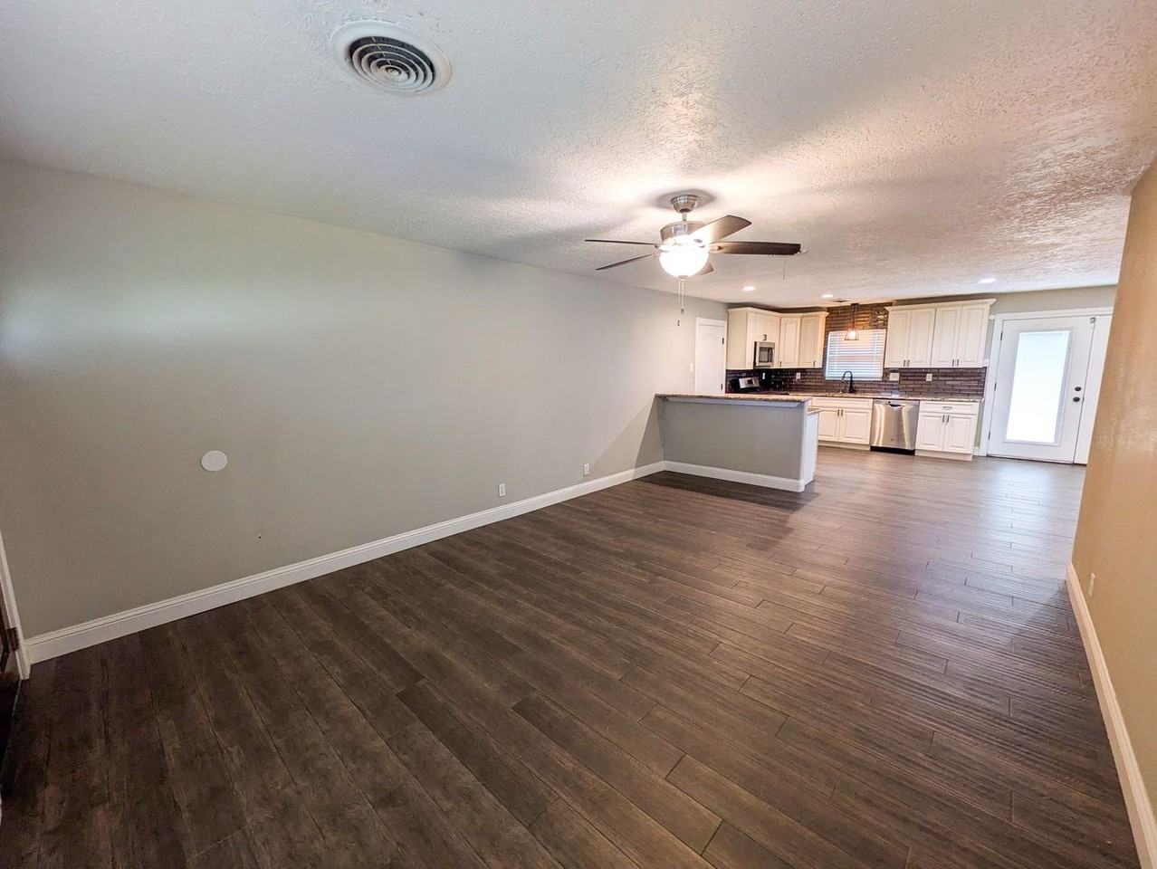 5110 Laurel St - Photo 4 of 19