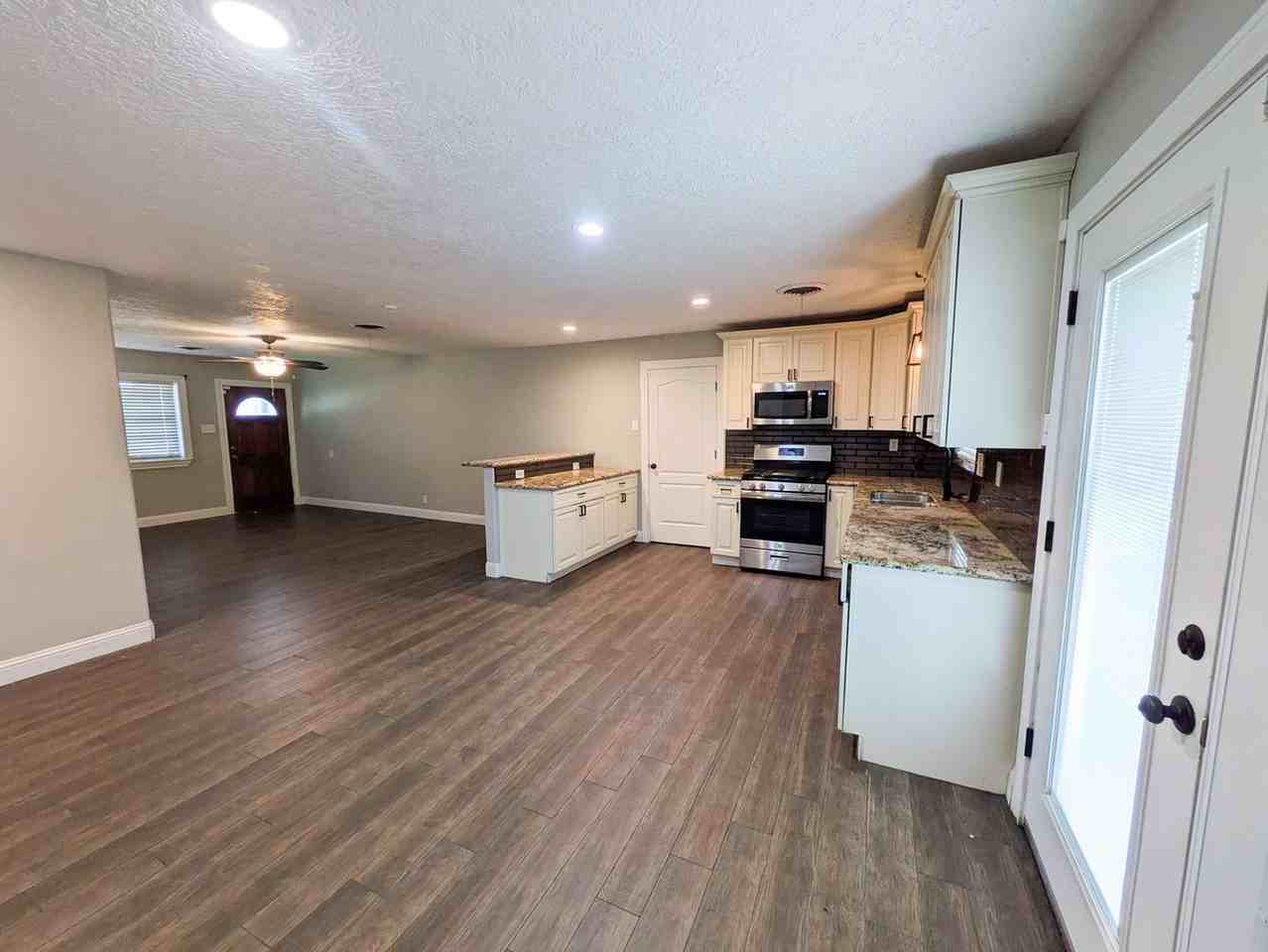 5110 Laurel St - Photo 5 of 19