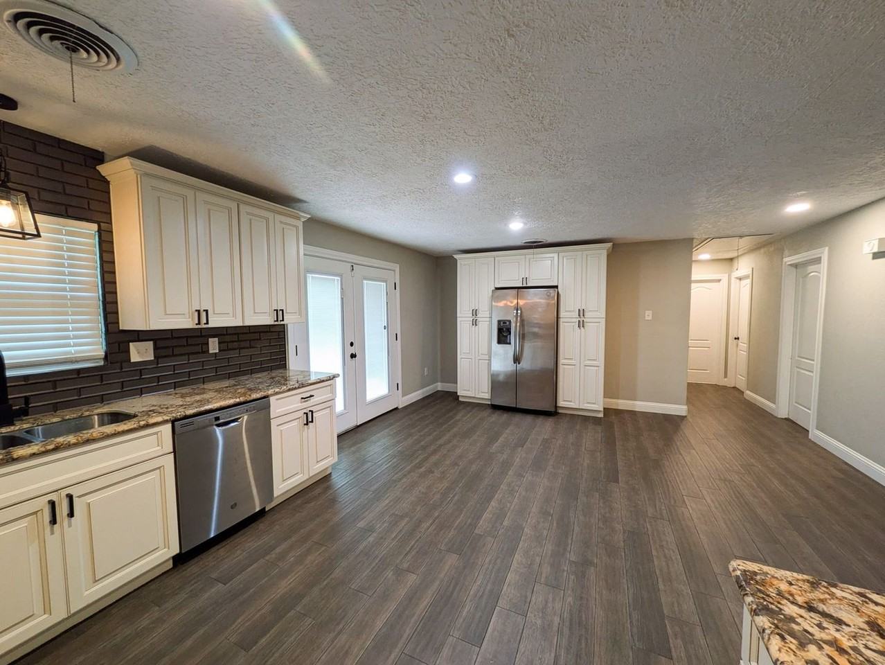 5110 Laurel St - Photo 6 of 19
