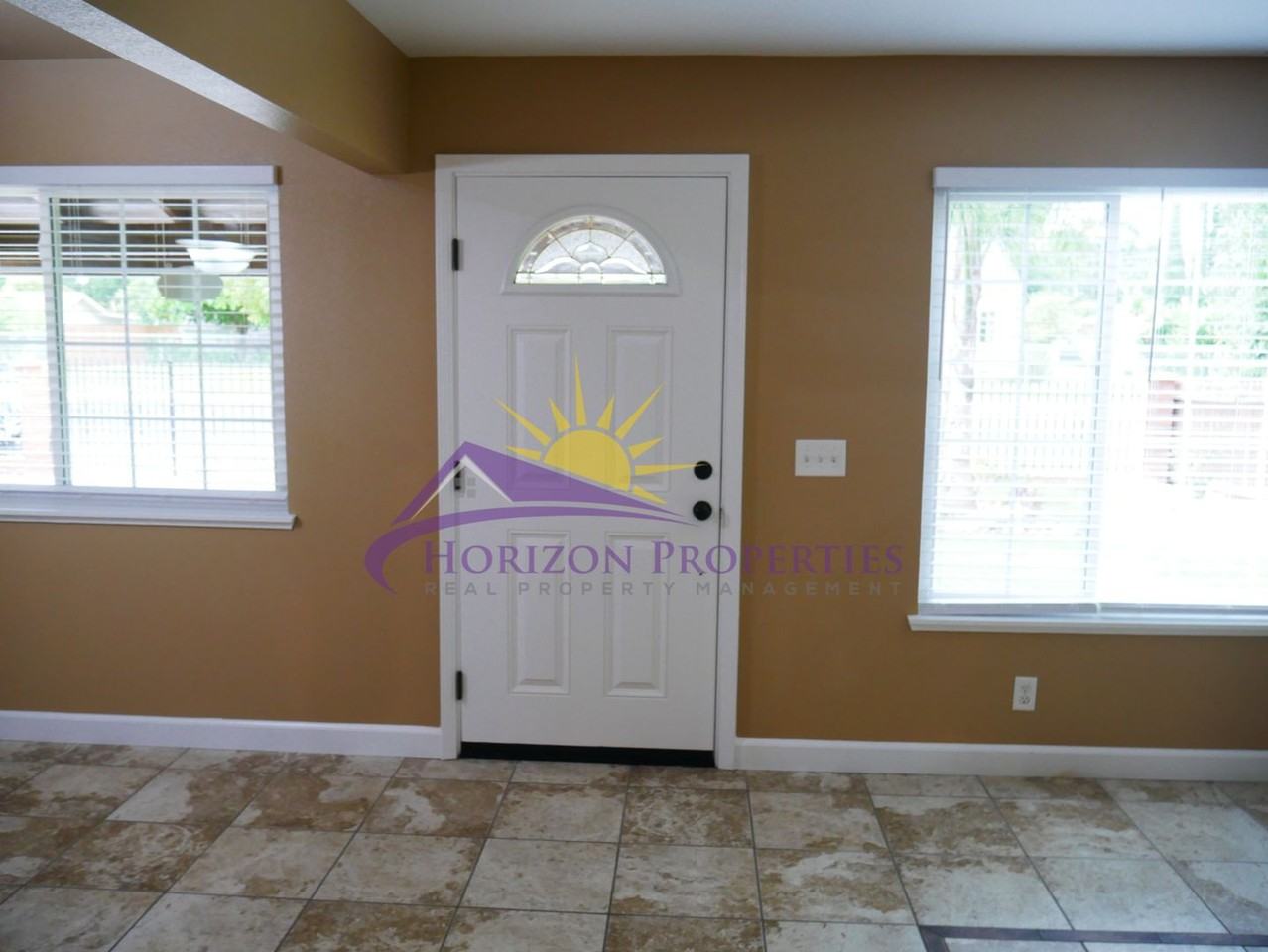 1405 Lisbon Ave - Photo 3 of 24