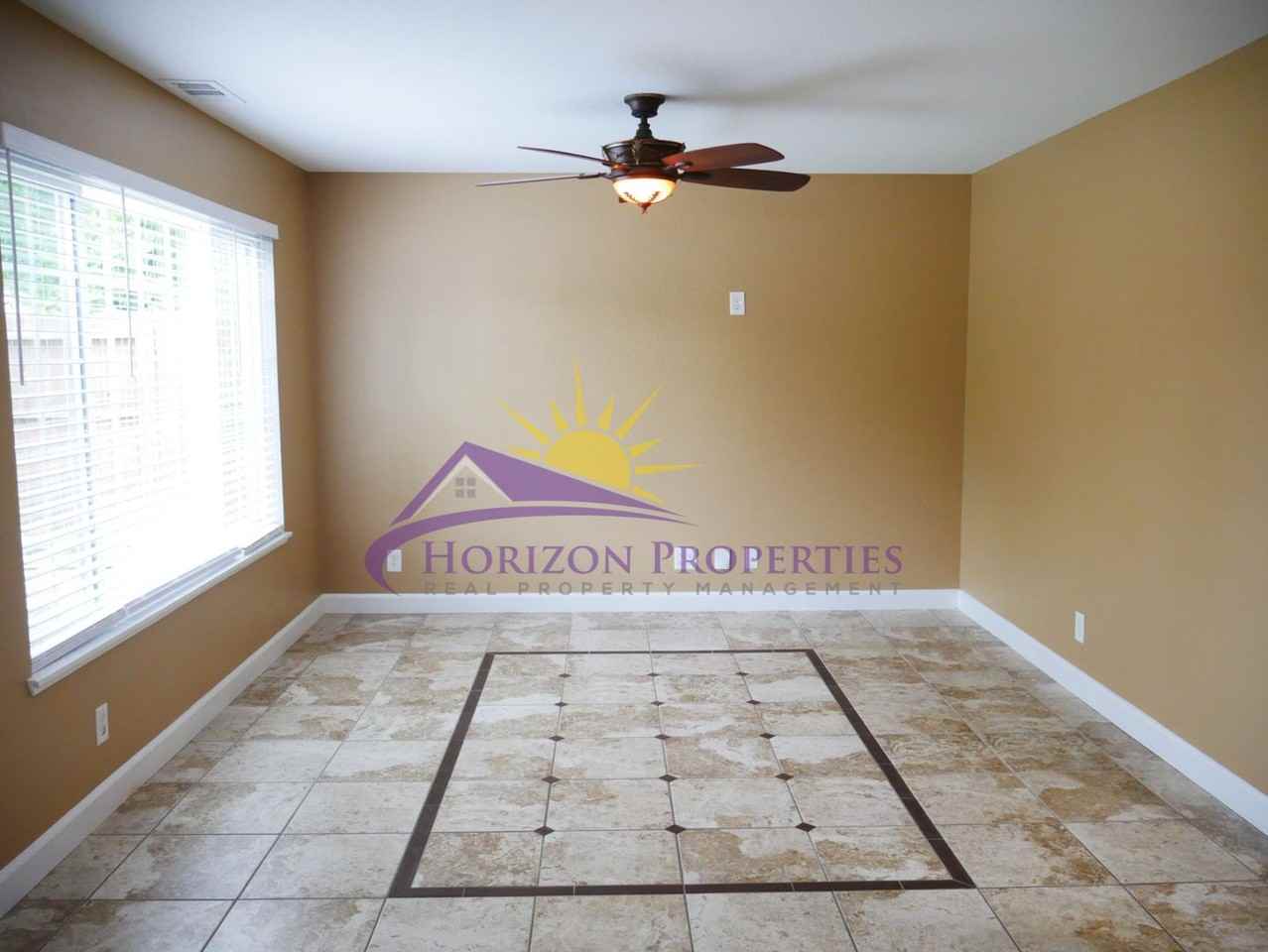 1405 Lisbon Ave - Photo 4 of 24