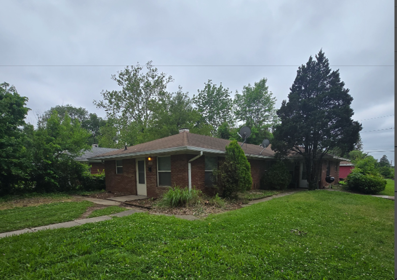 3472 N Dearborn St - Photo 2 of 7