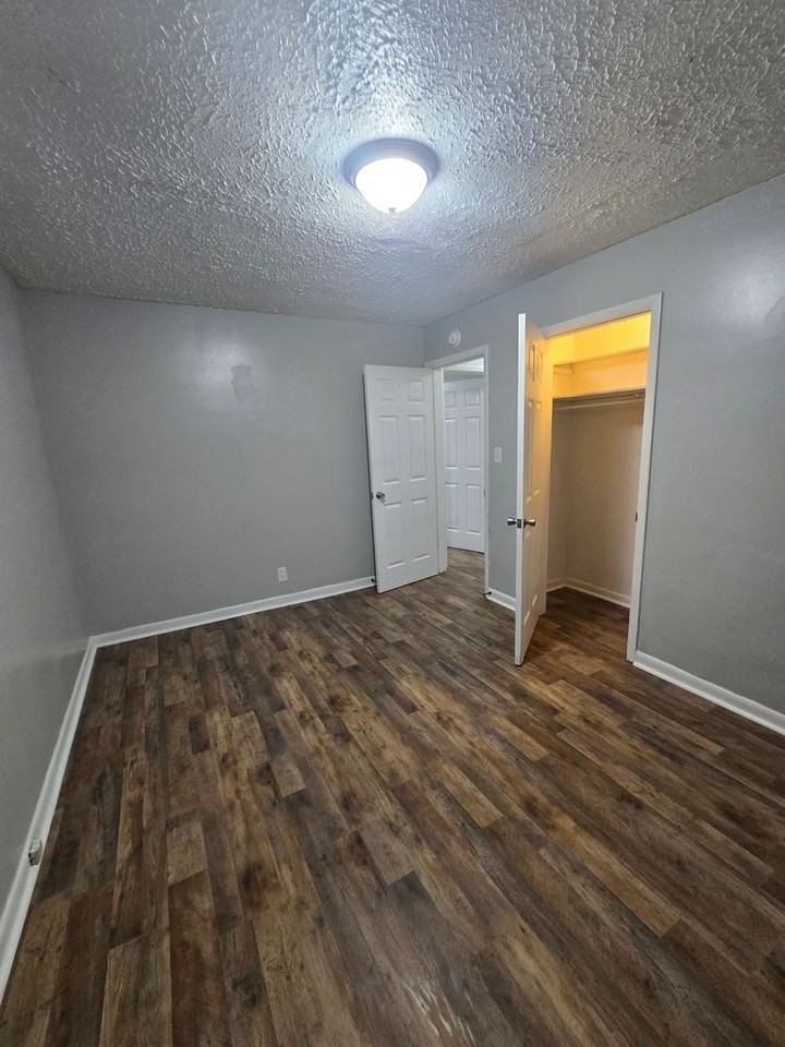 3472 N Dearborn St - Photo 3 of 7