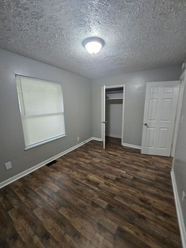 3472 N Dearborn St - Photo 5 of 7