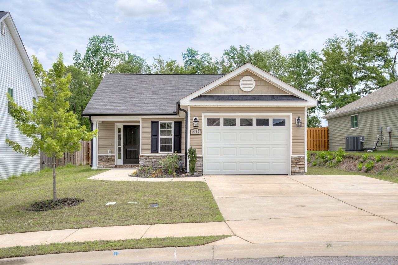2106 Collister Ct - Photo 2 of 32