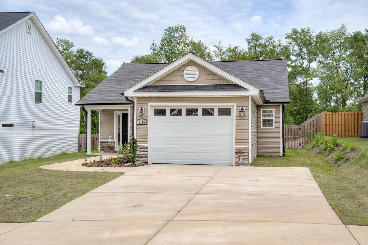2106 Collister Ct - Photo 3 of 32