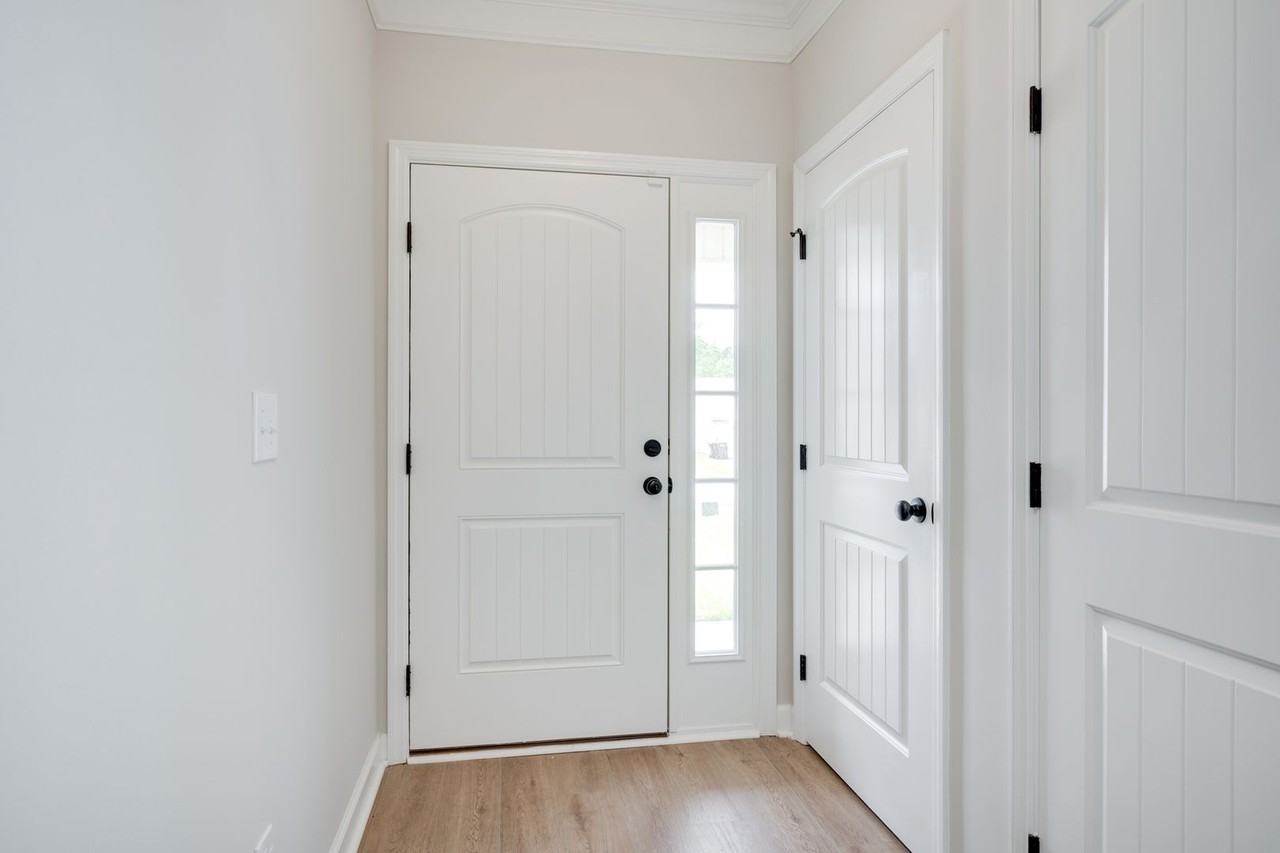 2106 Collister Ct - Photo 6 of 32