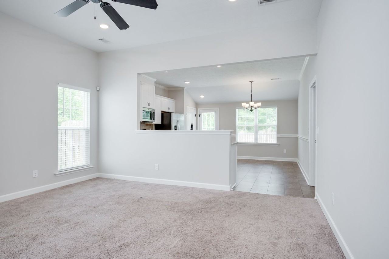 2106 Collister Ct - Photo 7 of 32