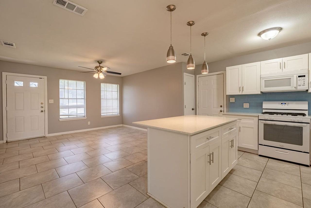 310 E Grady Dr - Photo 3 of 16