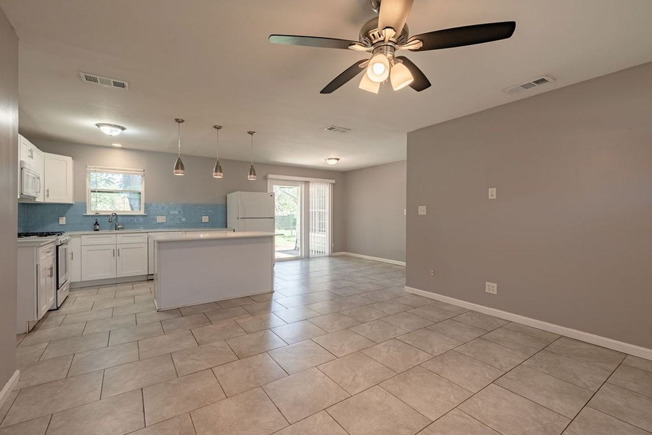 310 E Grady Dr - Photo 4 of 16