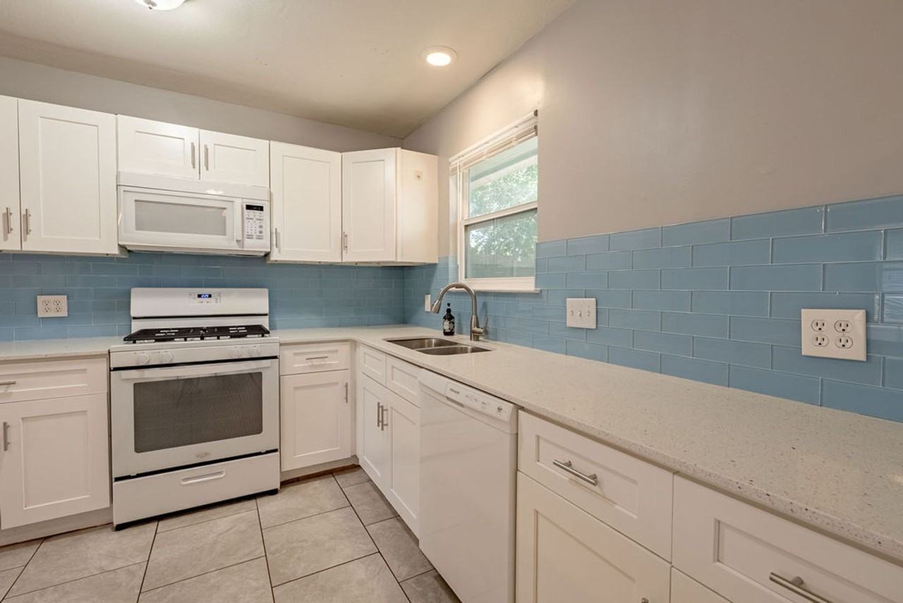 310 E Grady Dr - Photo 6 of 16