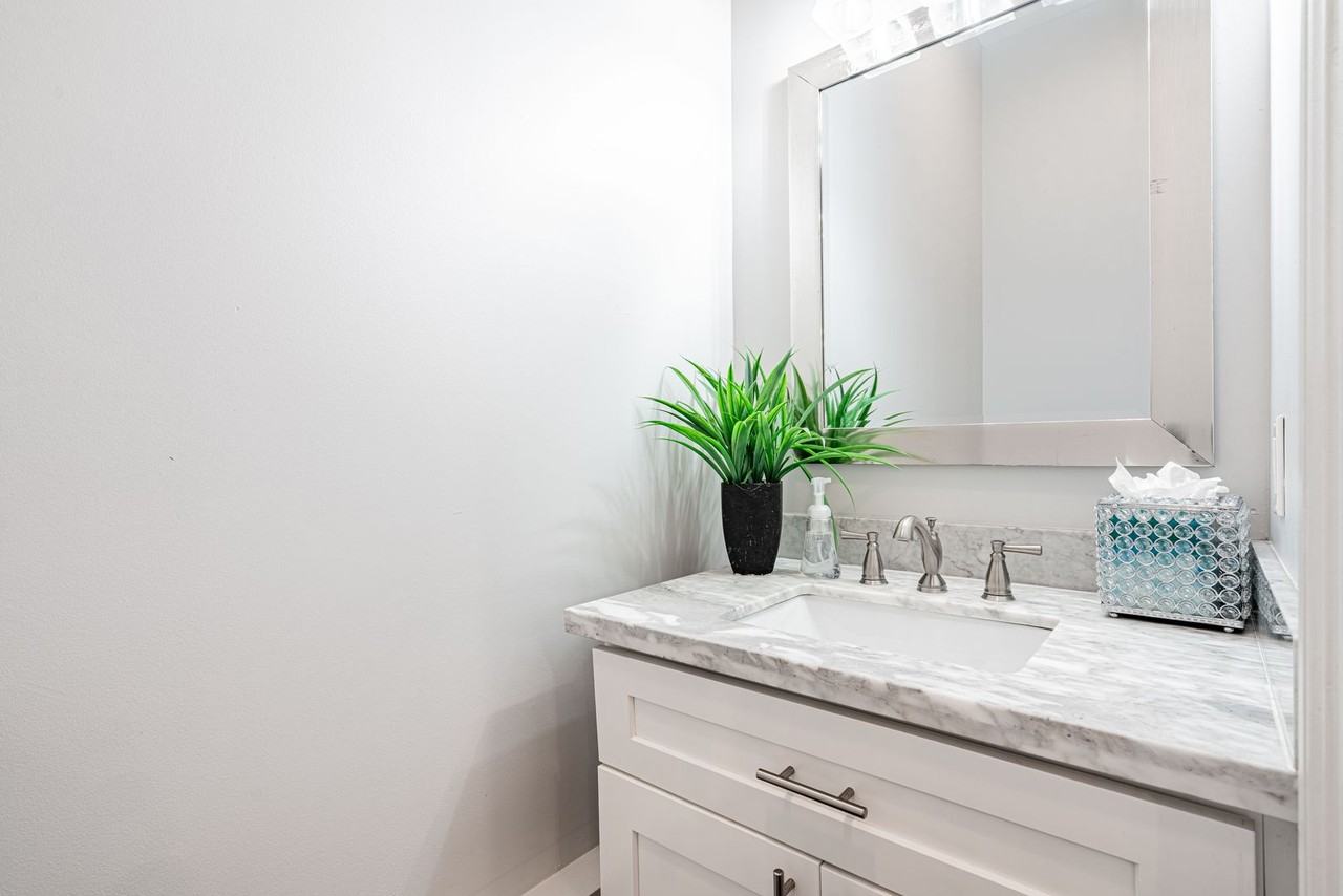 1201 Barrone St - Photo 4 of 27