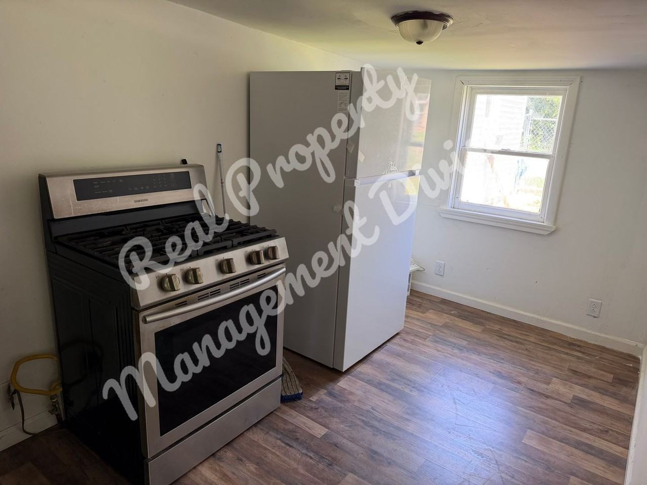 516 W Highland Ave - Photo 6 of 10