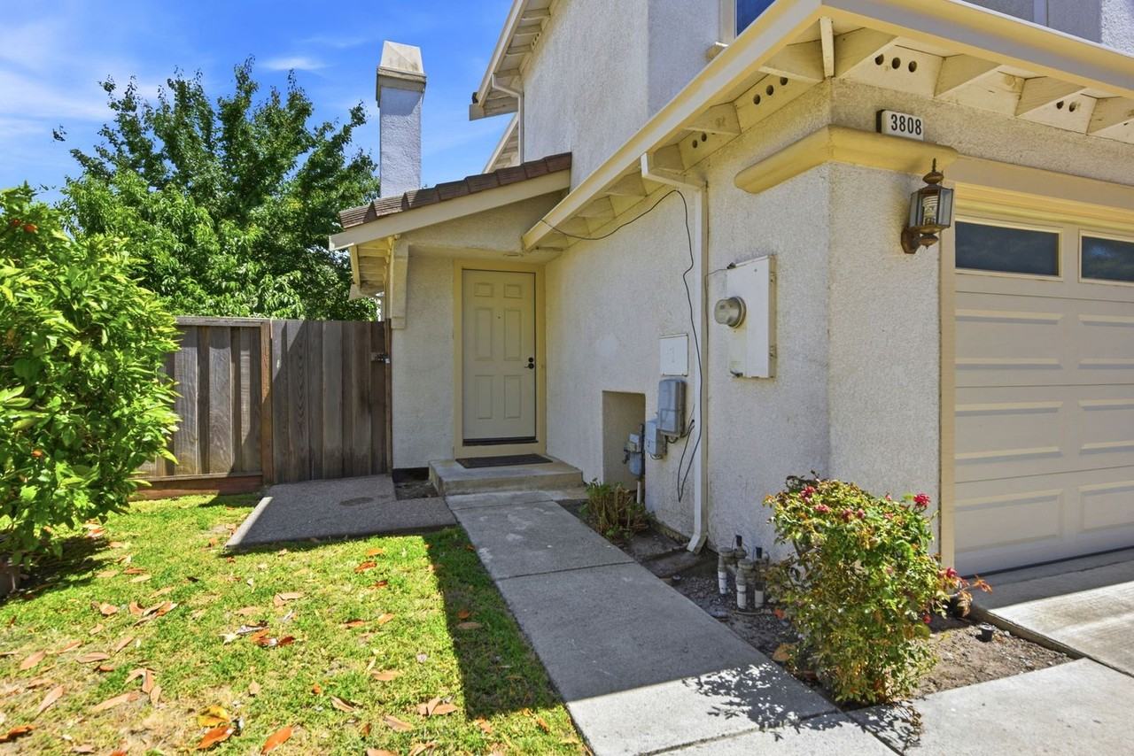 3808 Alder Ave - Photo 4 of 45