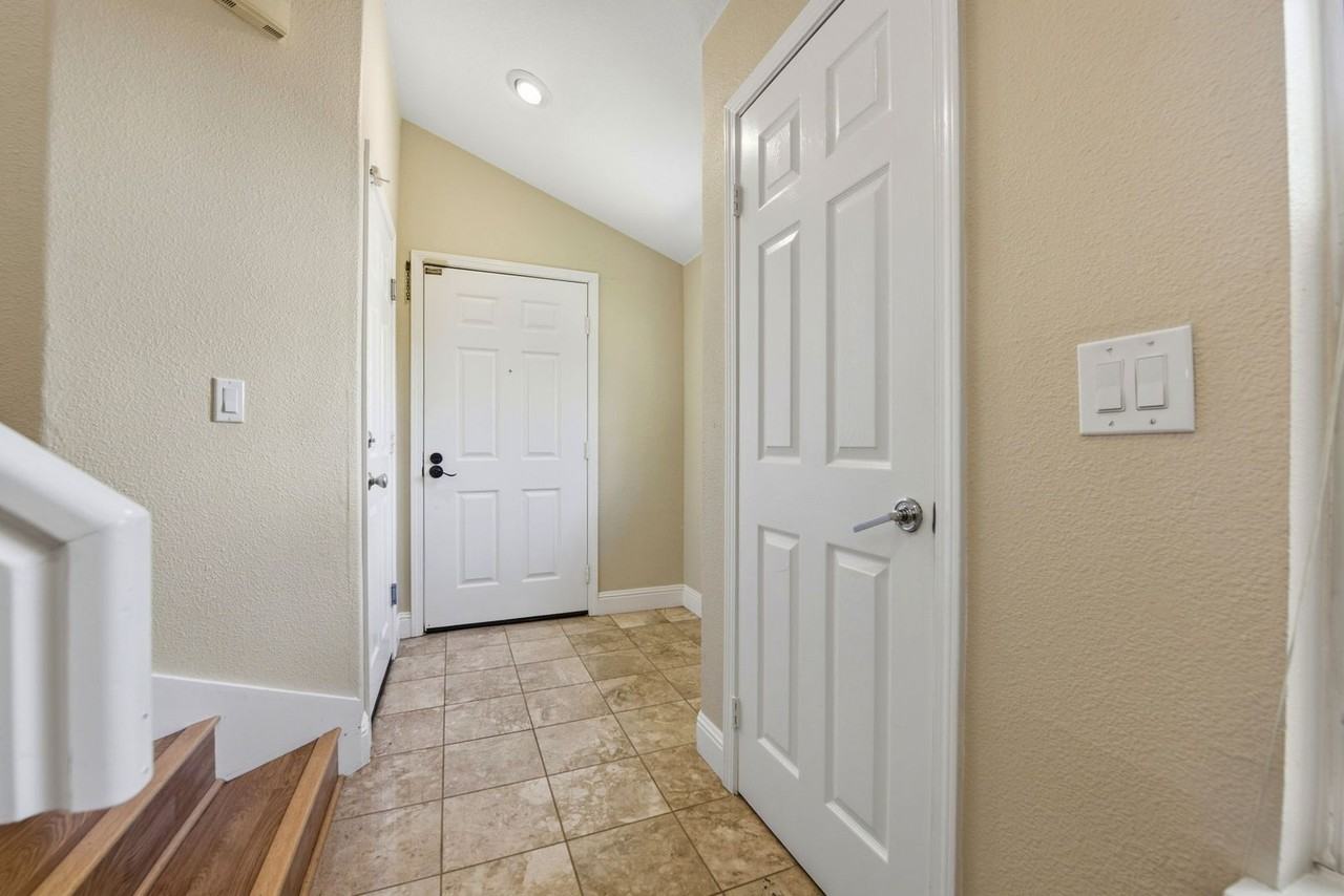 3808 Alder Ave - Photo 5 of 45