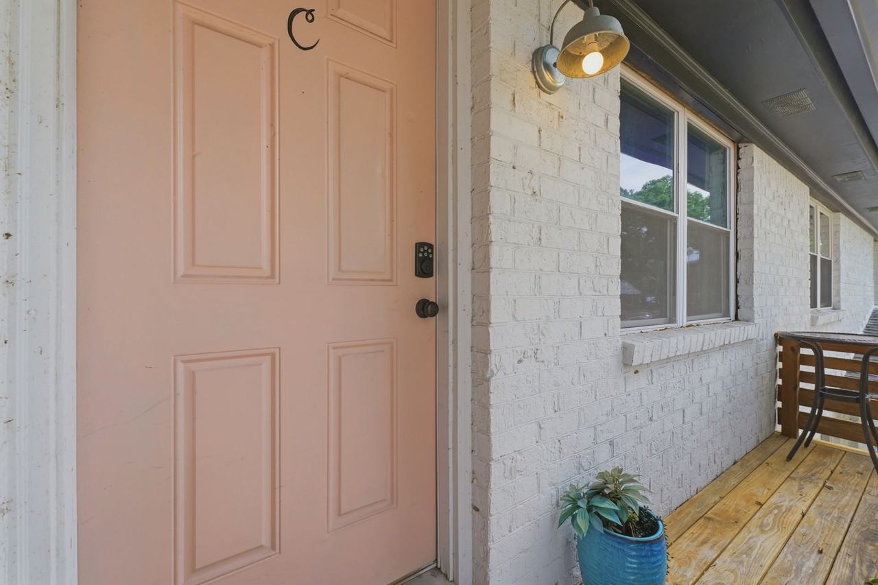 Fully Furnished **Move In Ready** Park Circle - Photo 2 of 13