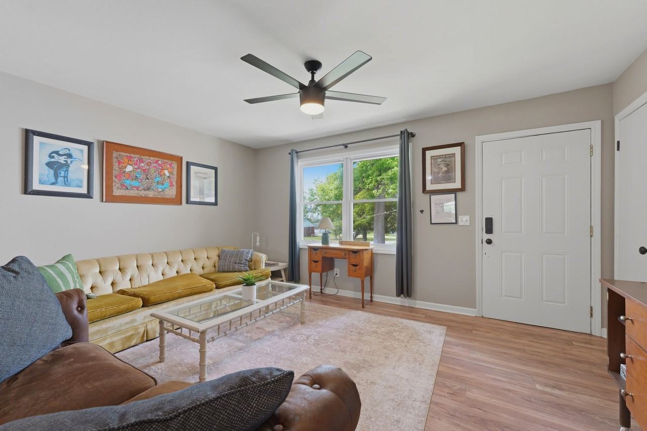 Fully Furnished **Move In Ready** Park Circle - Photo 4 of 13
