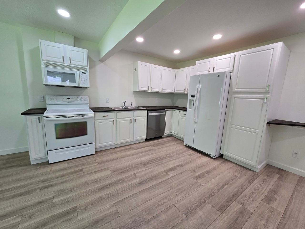 8224 Pine Ave - Photo 2 of 21