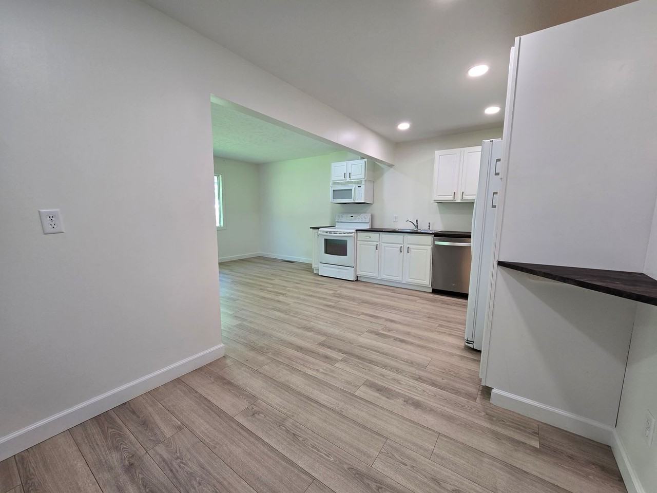8224 Pine Ave - Photo 3 of 21