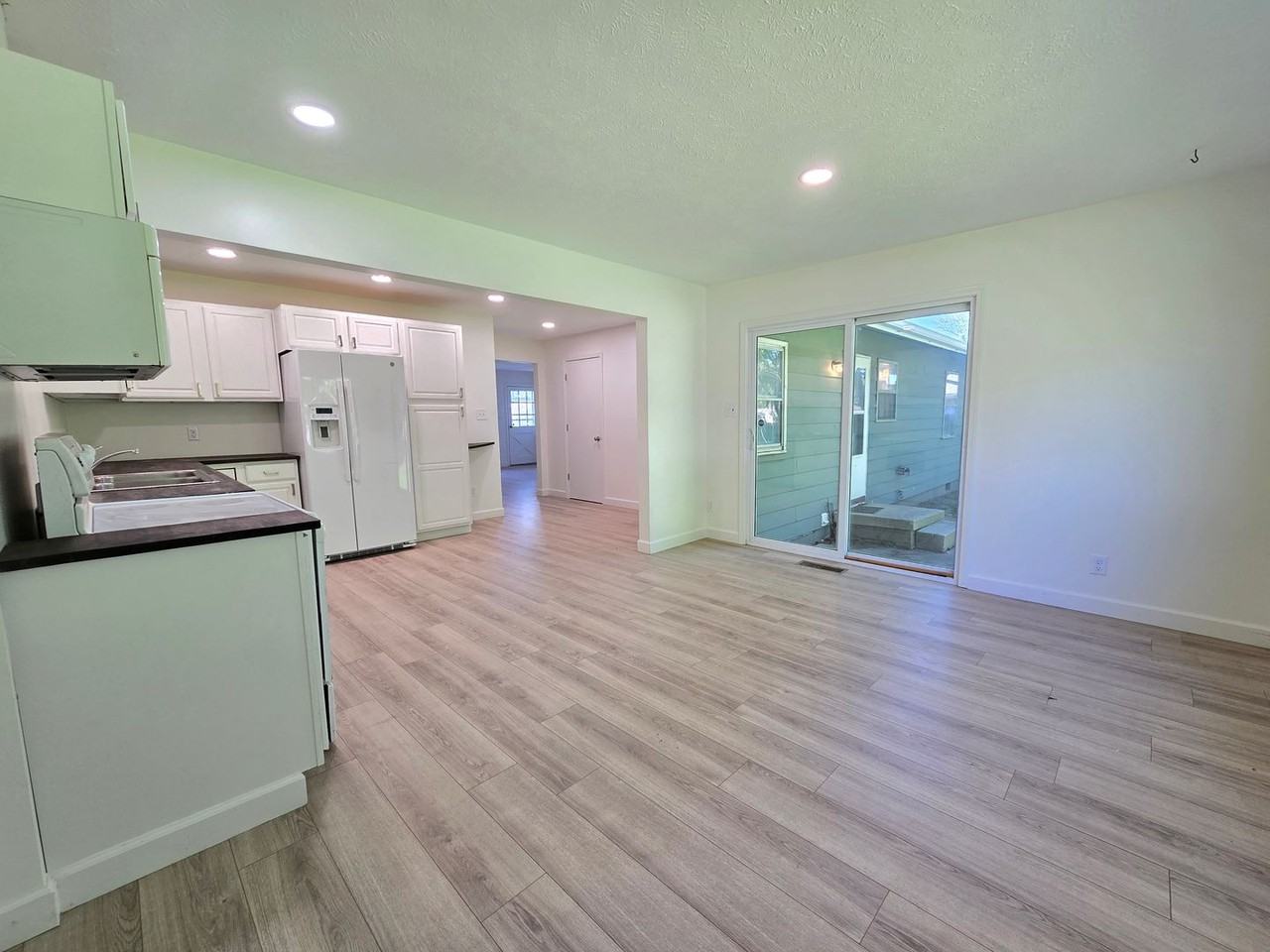 8224 Pine Ave - Photo 5 of 21