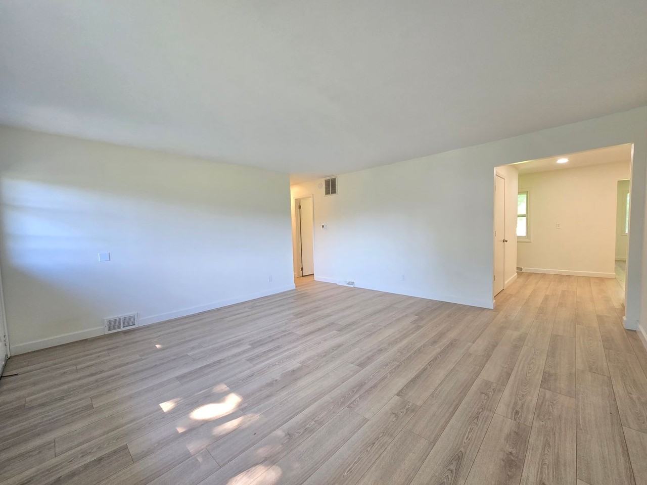 8224 Pine Ave - Photo 6 of 21
