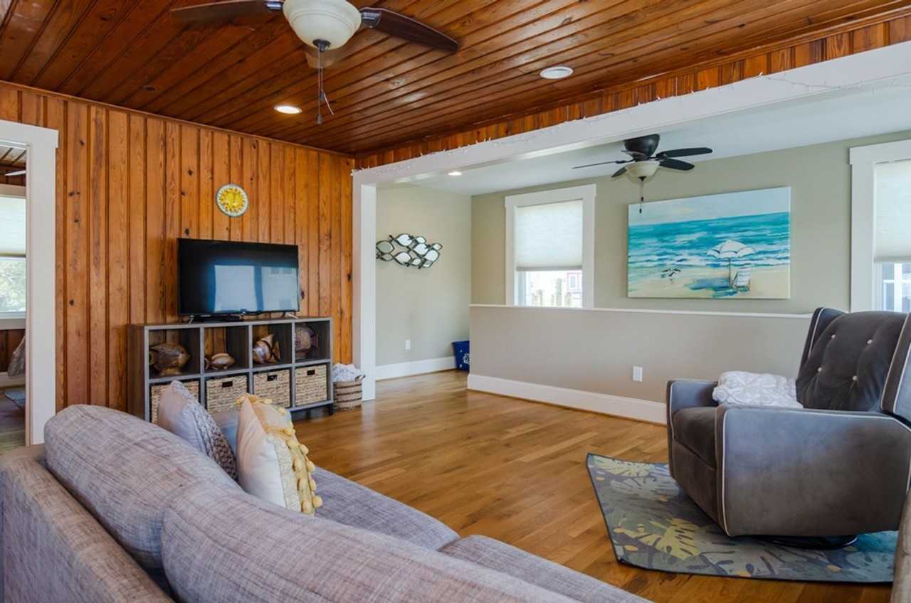 210 H Ave - Photo 7 of 44