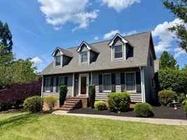 featured image of 3053 Woodale Cir