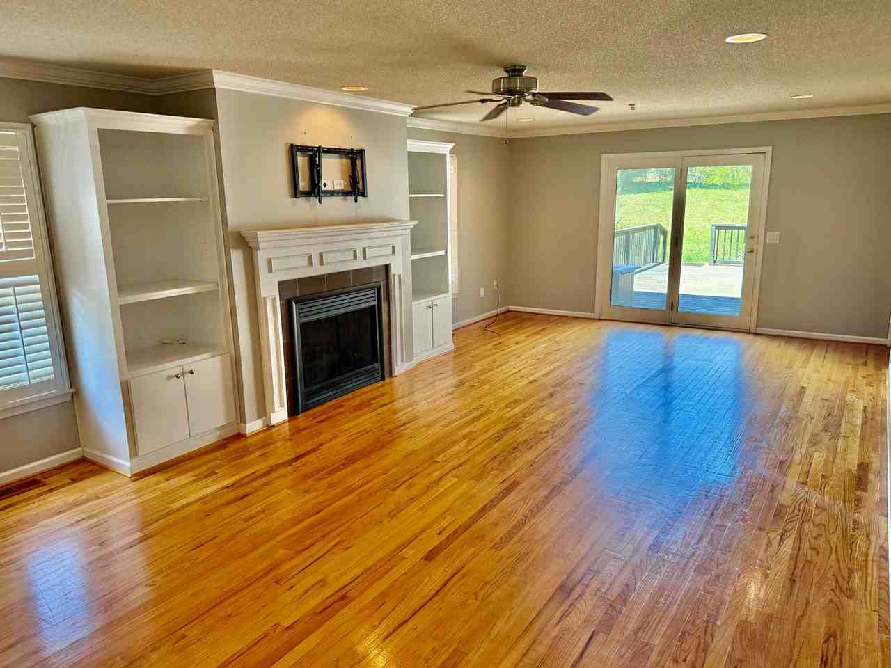 3053 Woodale Cir - Photo 3 of 21