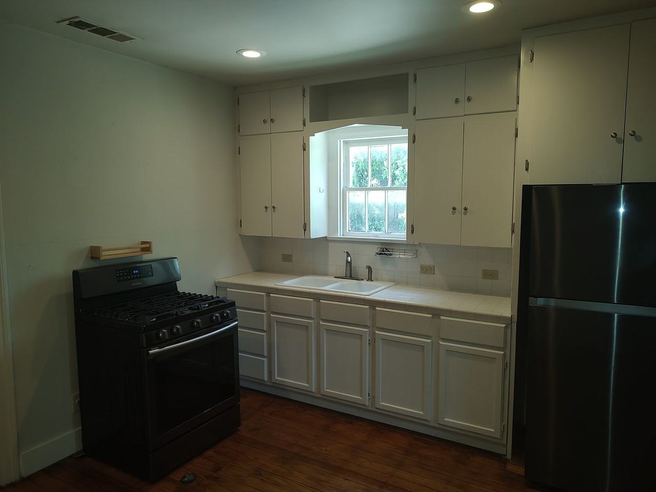 2102 Yellow Jacket Ln #B - Photo 7 of 10