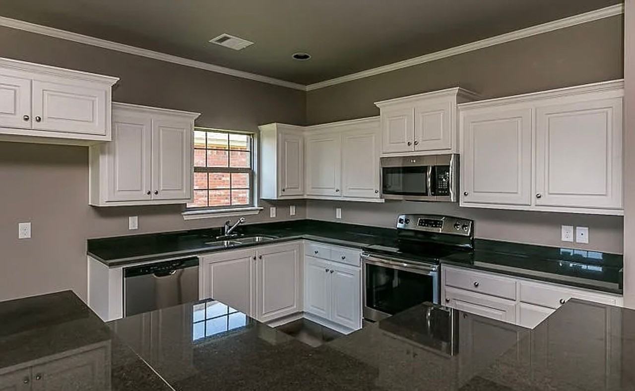 7915 Legacy Pkwy - Photo 3 of 4