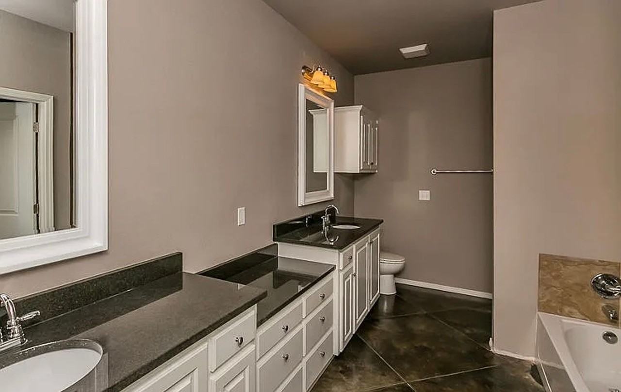 7915 Legacy Pkwy - Photo 4 of 4