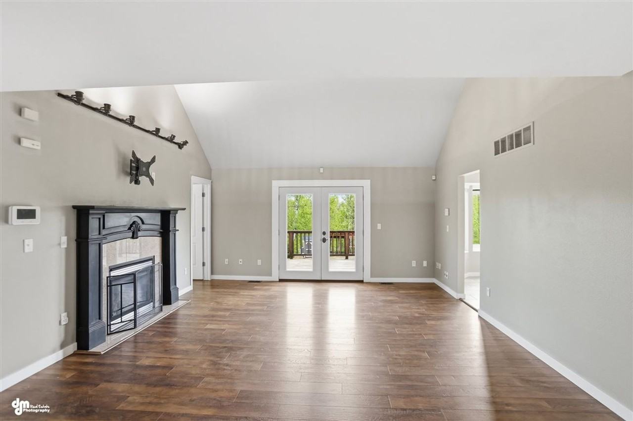 1421 N Landmark Dr - Photo 3 of 50