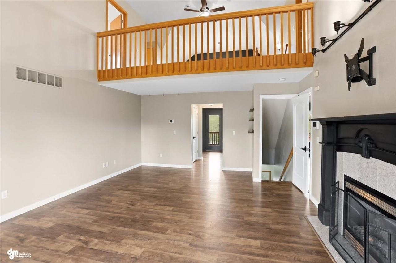 1421 N Landmark Dr - Photo 4 of 50