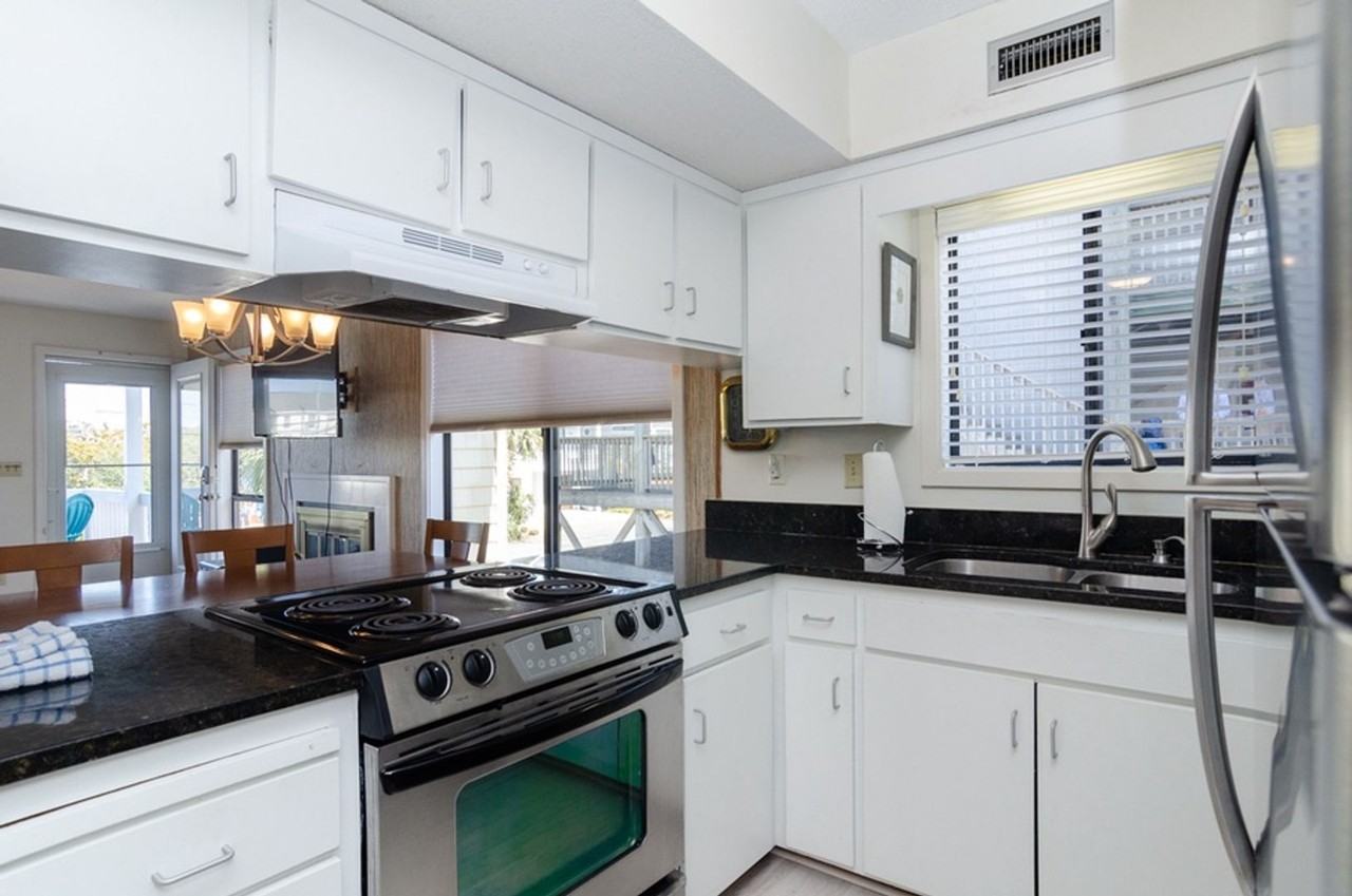 4 Greensboro St E #A - Photo 5 of 36