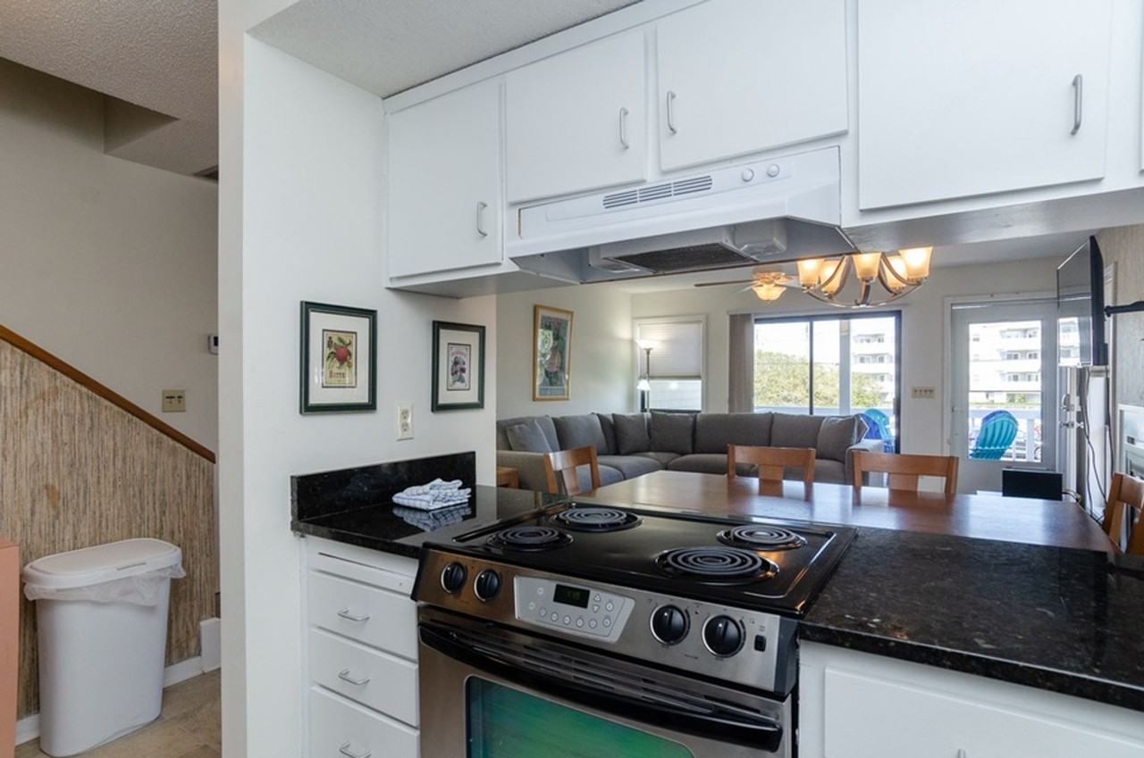 4 Greensboro St E #A - Photo 6 of 36
