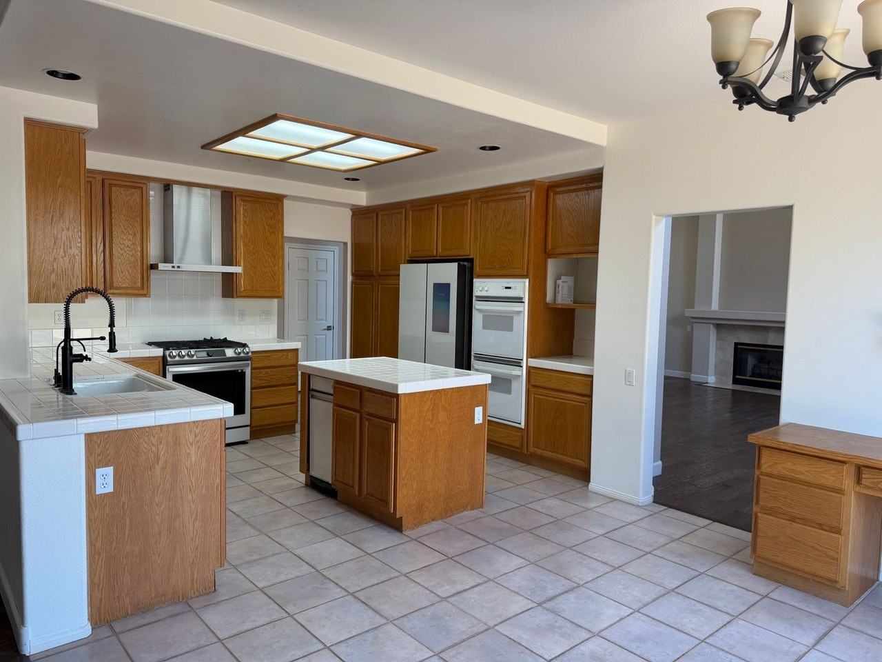 841 Rosebud Dr - Photo 3 of 27