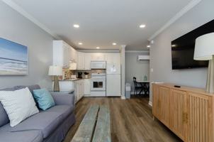 featured image of 40 Lumina Ave N #101