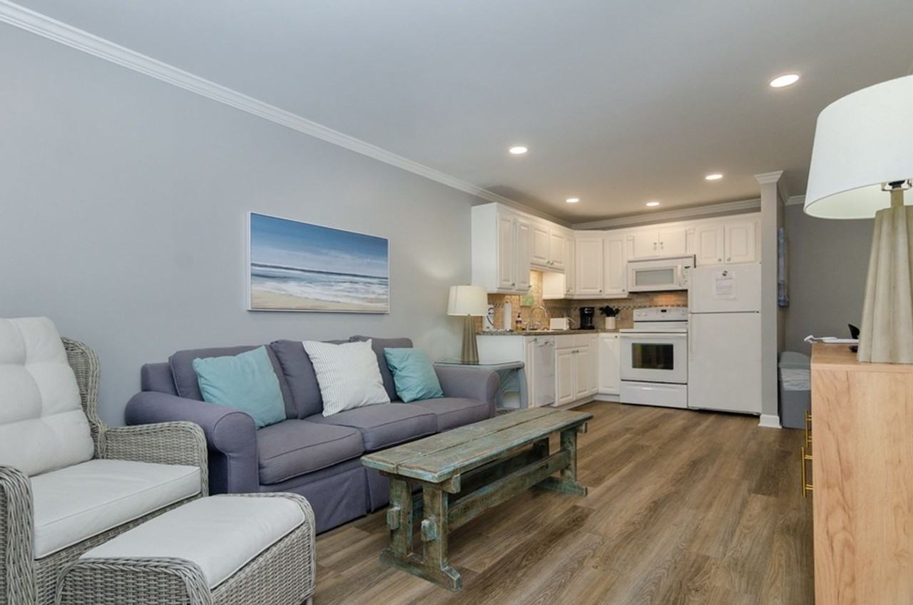 40 Lumina Ave N #101 - Photo 4 of 22