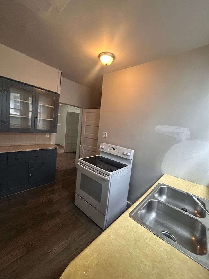 3410 Webster St - Photo 5 of 11