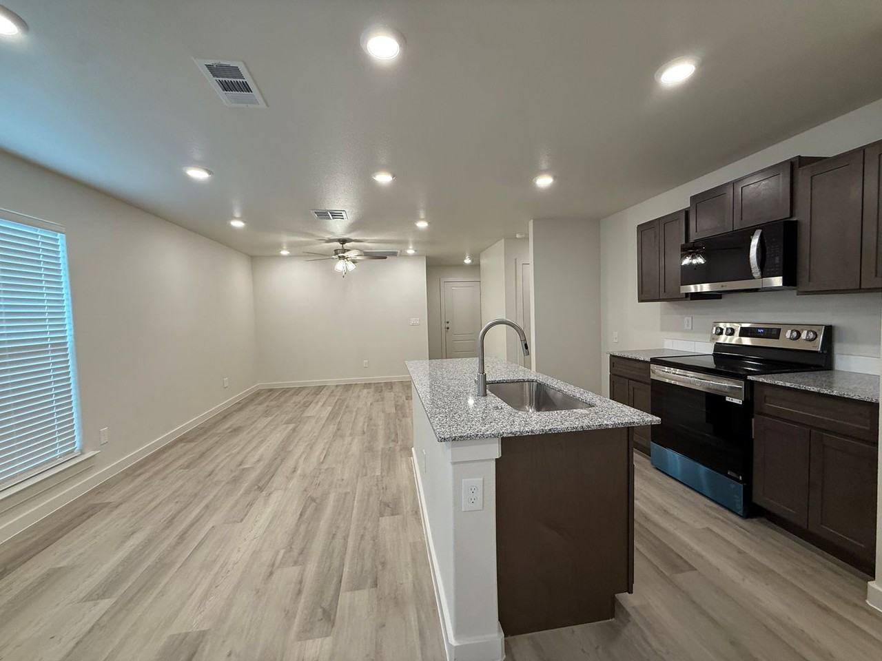 5518 Rice St - Photo 4 of 15