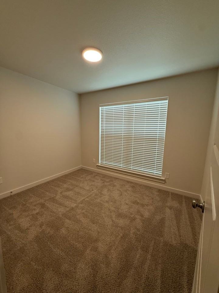 5518 Rice St - Photo 6 of 15