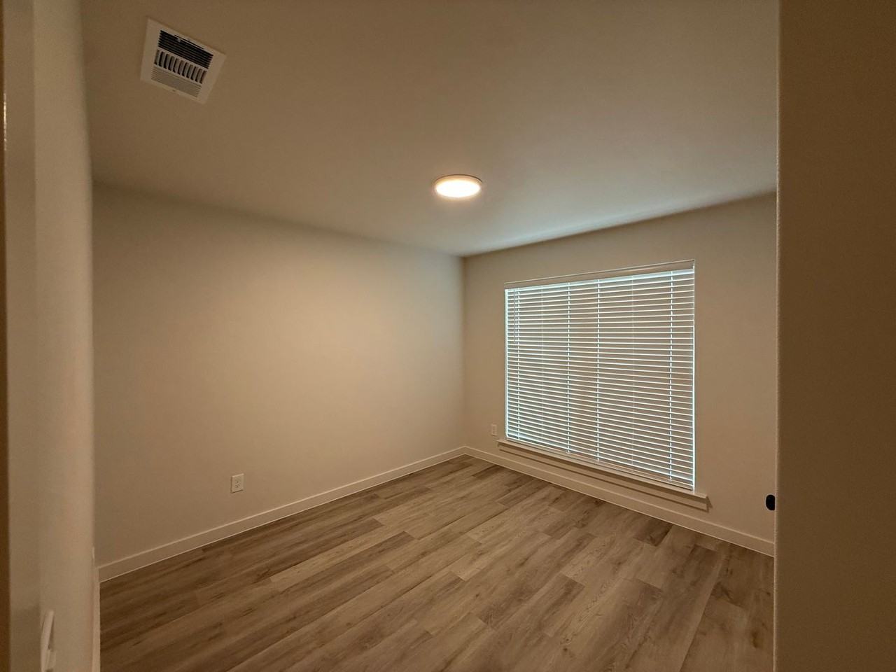 5526 Rice St - Photo 5 of 13