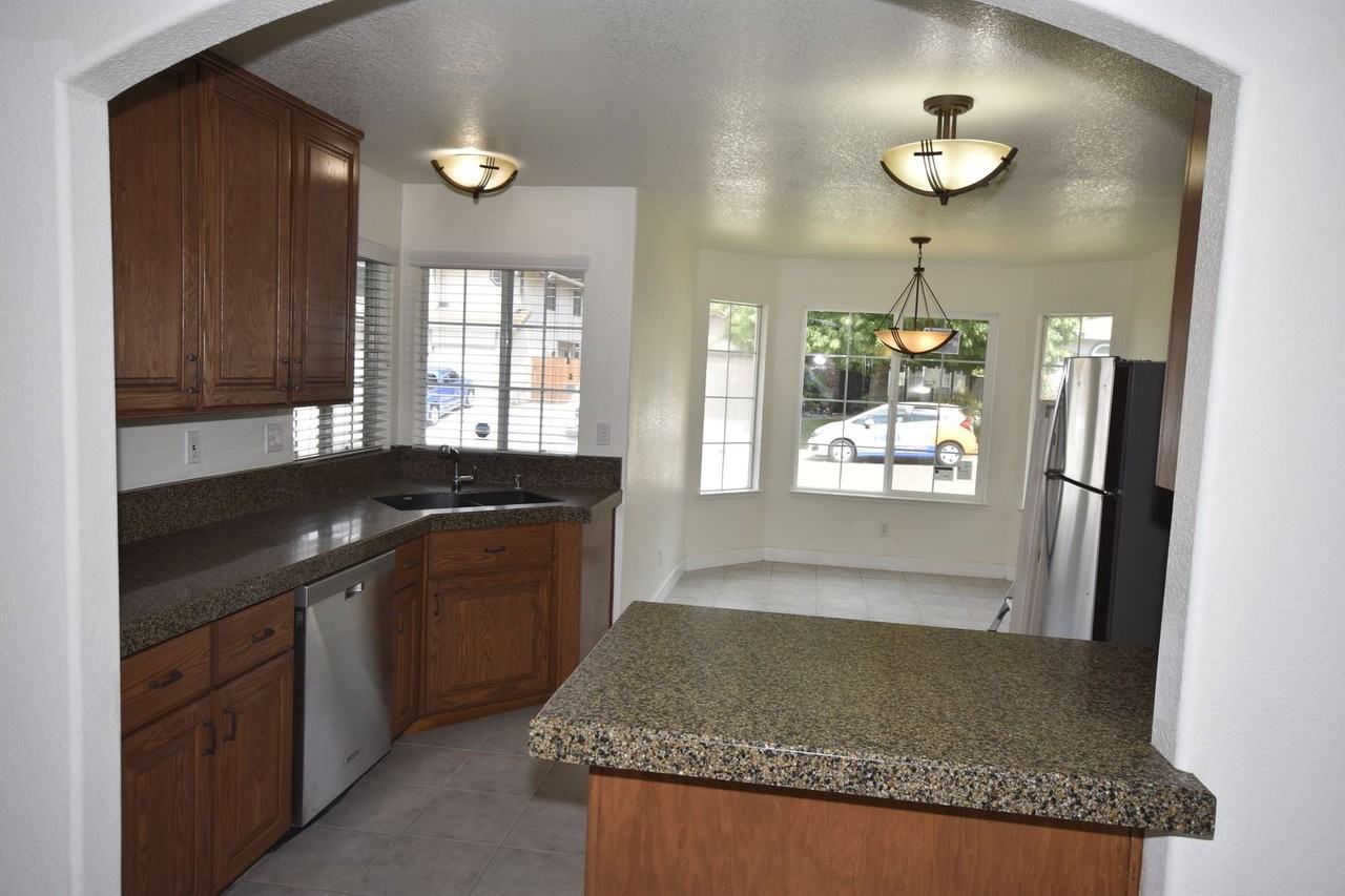 8717 Aspen Hill Ct - Photo 3 of 13