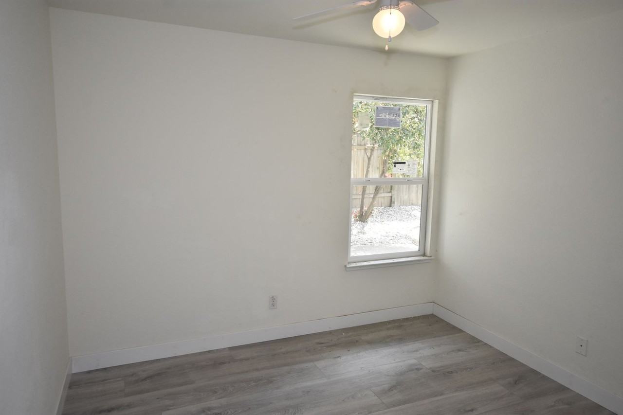 8717 Aspen Hill Ct - Photo 6 of 13