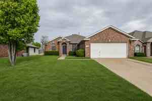 featured image of 2816 Oakdale Dr