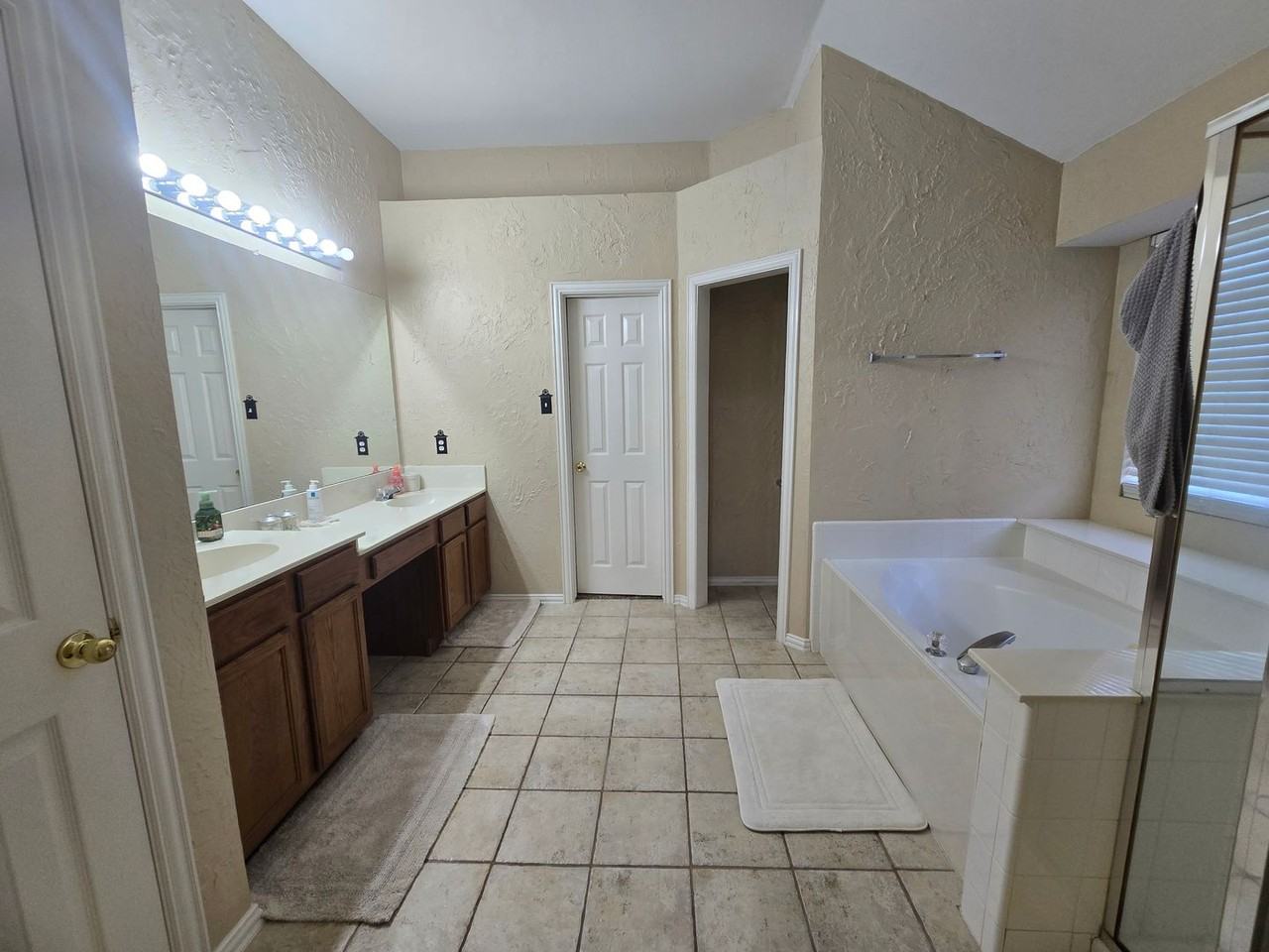 2816 Oakdale Dr - Photo 6 of 23