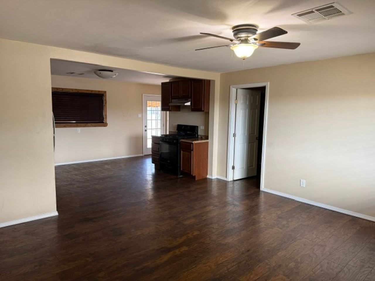 2913 N Mann Dr - Photo 2 of 13
