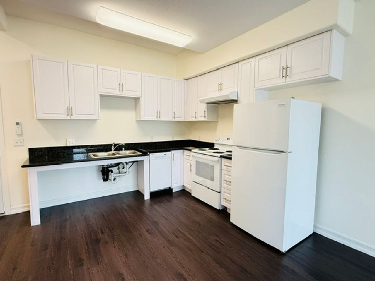 2303 E 8th St - Photo 2 of 18